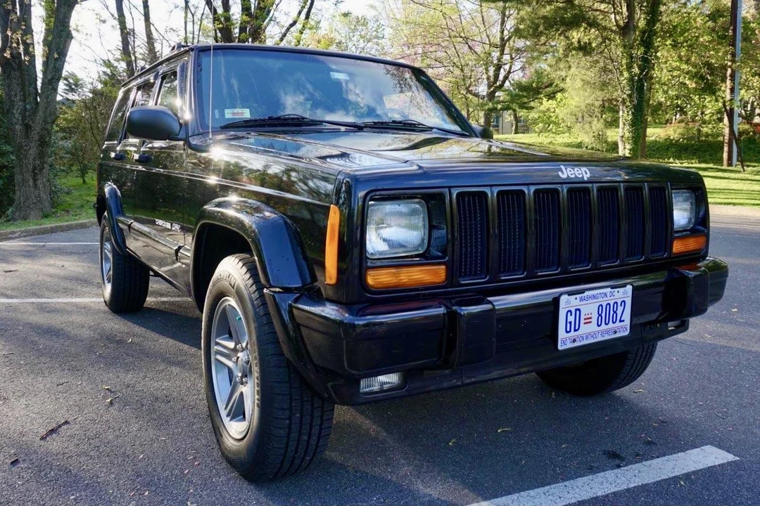 2000 Jeep XJ Cherokee - Image 2 of 31