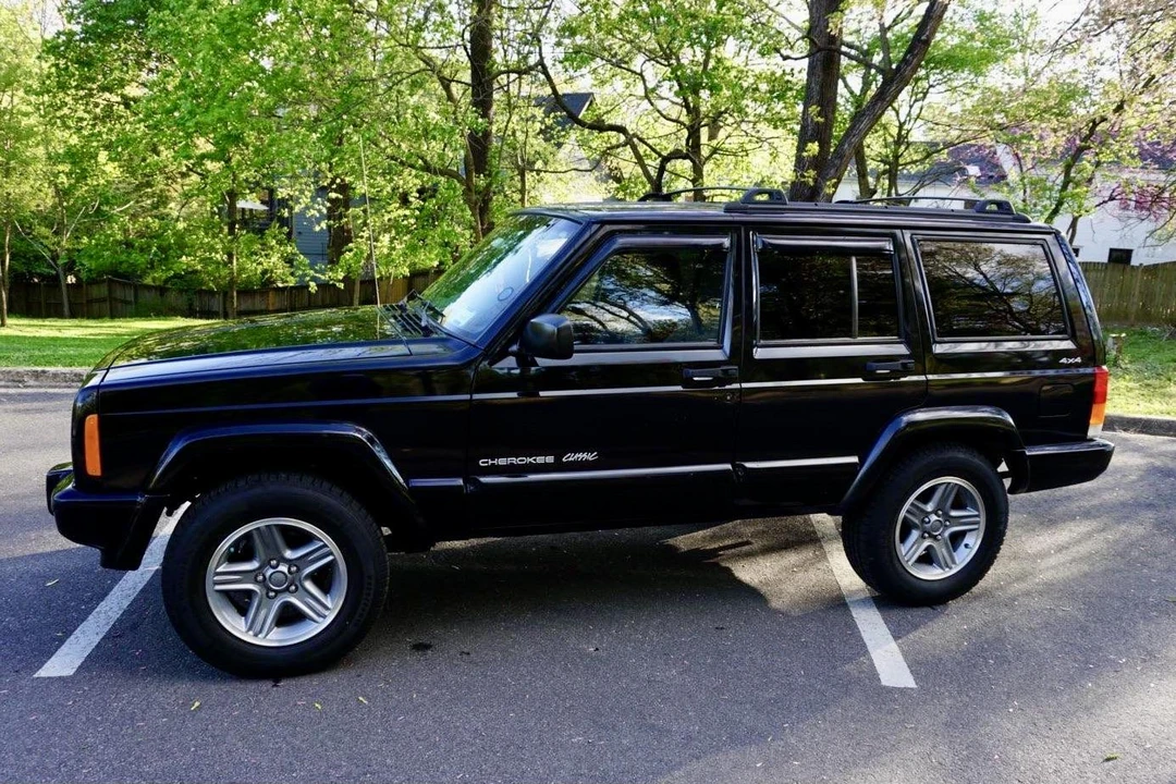 2000 Jeep XJ Cherokee - Image 13 of 31