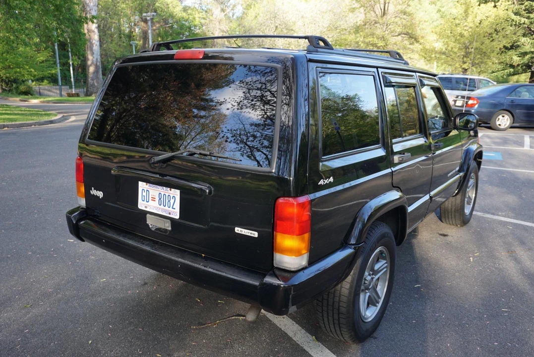 2000 Jeep XJ Cherokee - Image 22 of 31