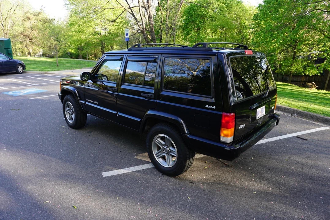 2000 Jeep XJ Cherokee - Image 15 of 31