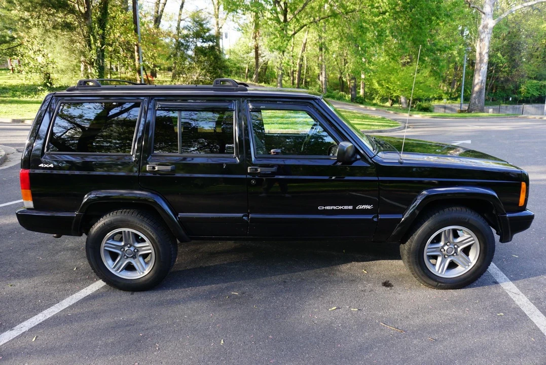 2000 Jeep XJ Cherokee - Image 3 of 31