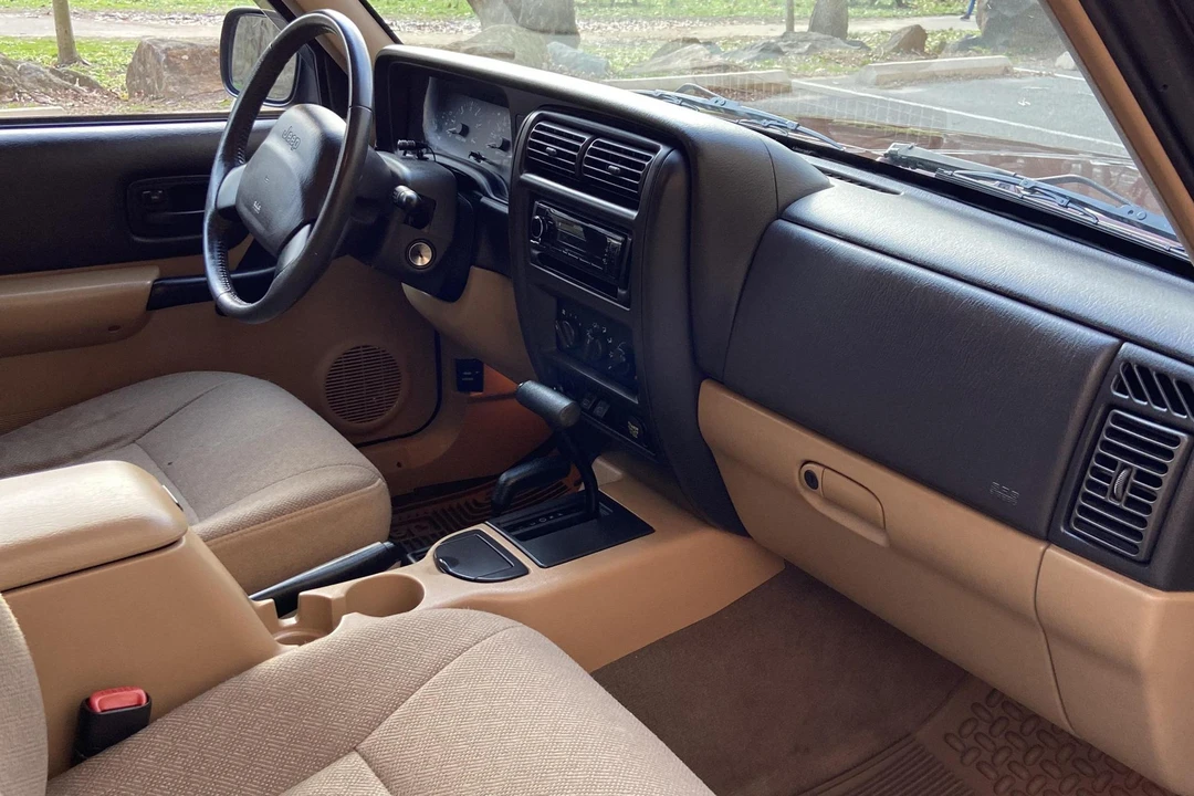 2000 Jeep XJ Cherokee - Image 2 of 2