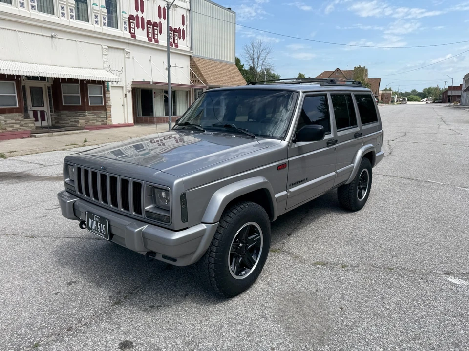 2000 Jeep XJ Cherokee - Image 9 of 31
