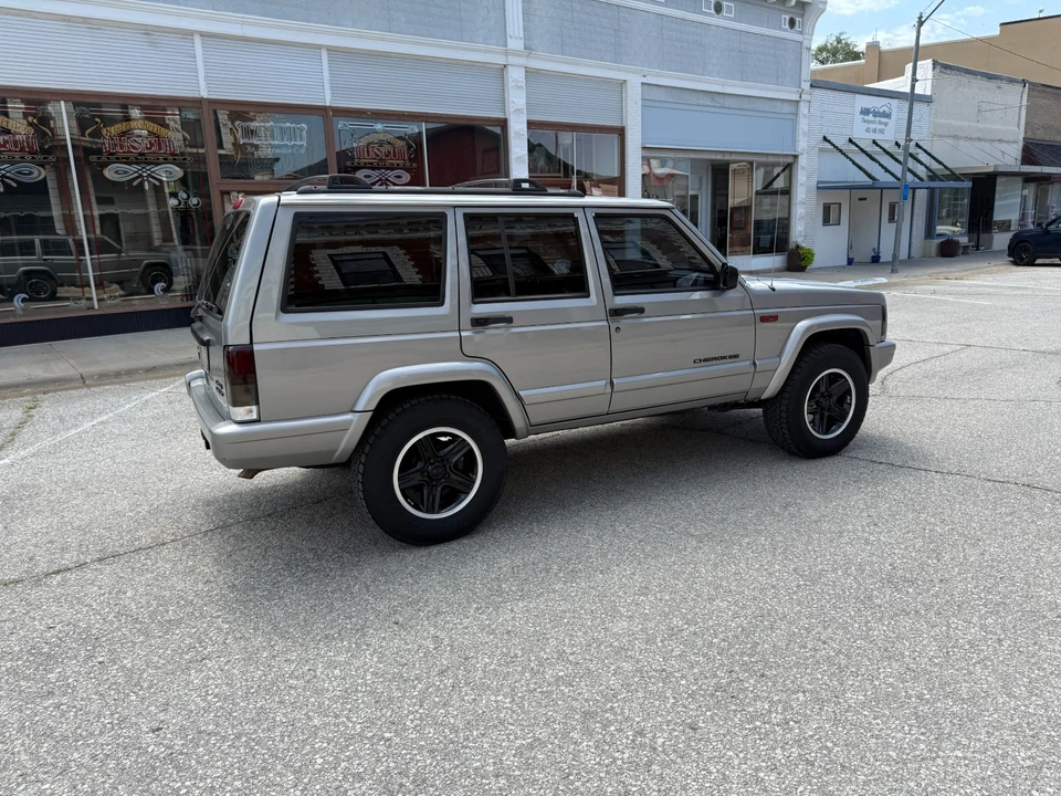 2000 Jeep XJ Cherokee - Image 3 of 31