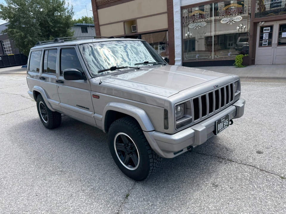 2000 Jeep XJ Cherokee - Image 6 of 31