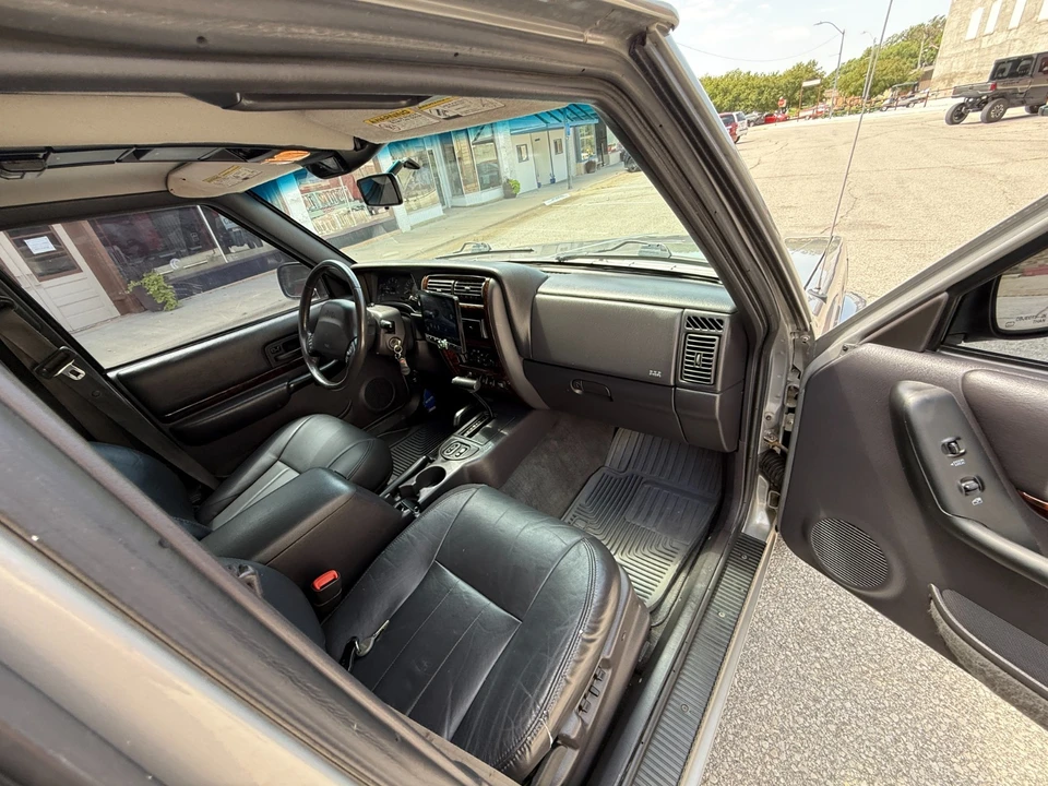 2000 Jeep XJ Cherokee - Image 27 of 31