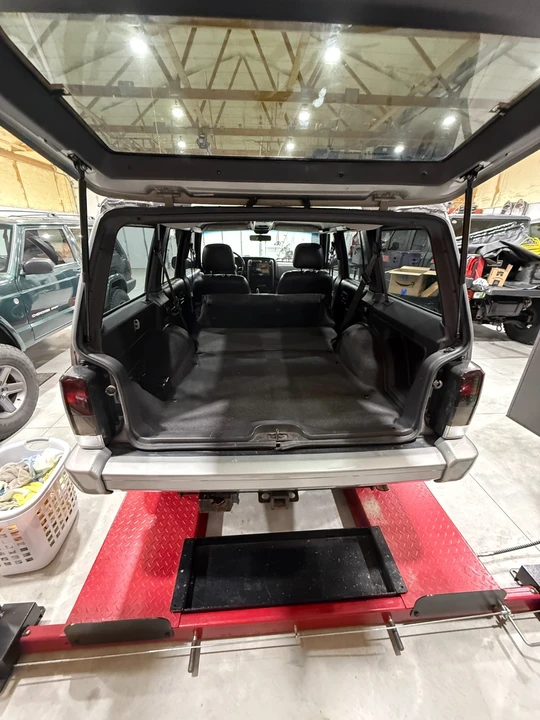 2000 Jeep XJ Cherokee - Image 16 of 31