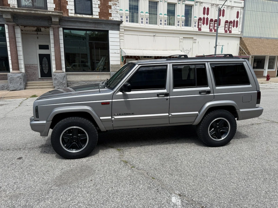 2000 Jeep XJ Cherokee - Image 10 of 31