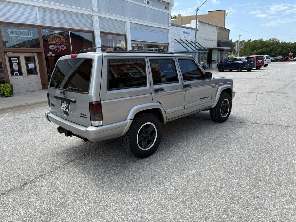 2000 Jeep XJ Cherokee - Image 2 of 31