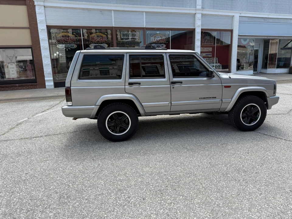 2000 Jeep XJ Cherokee - Image 4 of 31