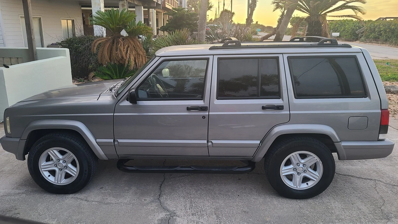 2000 Jeep XJ Cherokee - Image 22 of 31