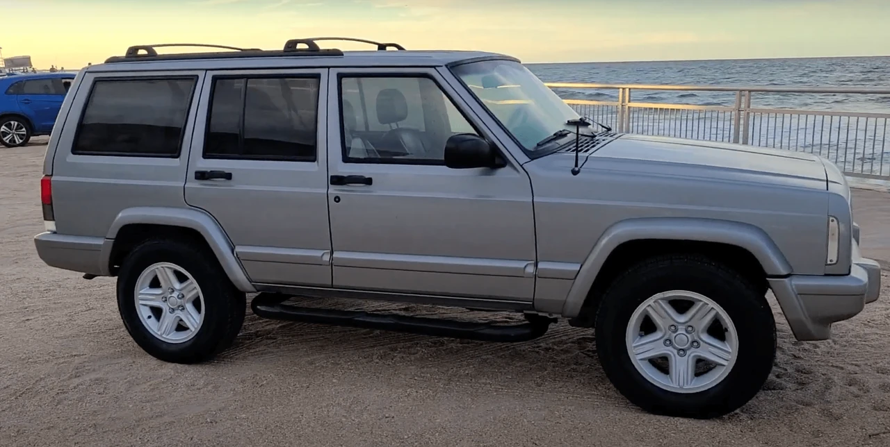 2000 Jeep XJ Cherokee - Image 7 of 31