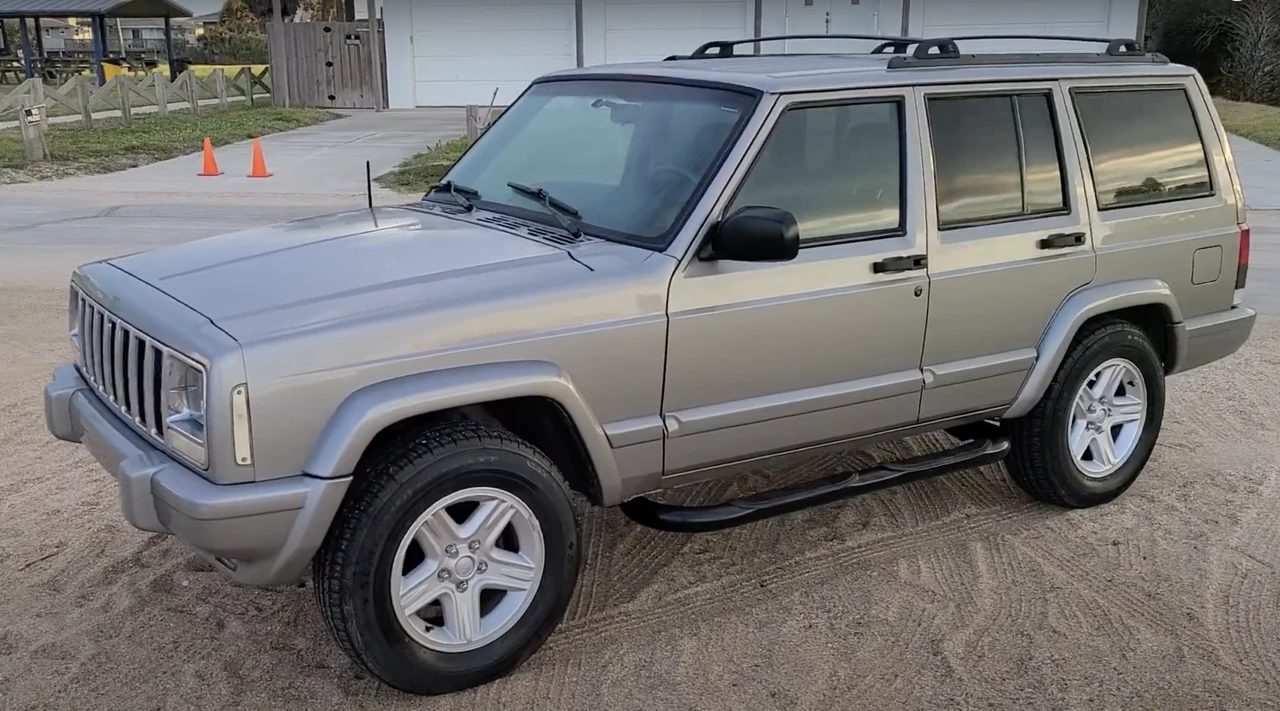 2000 Jeep XJ Cherokee - Image 2 of 31