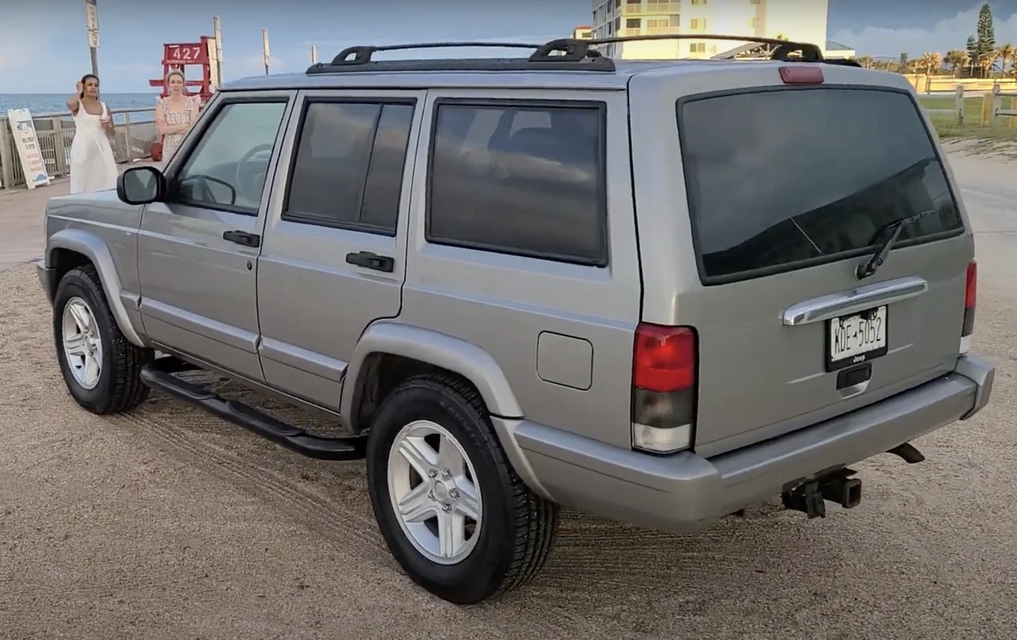 2000 Jeep XJ Cherokee - Image 13 of 31