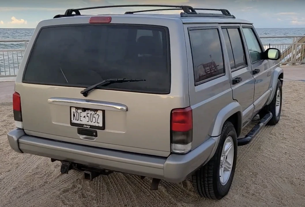 2000 Jeep XJ Cherokee - Image 10 of 31