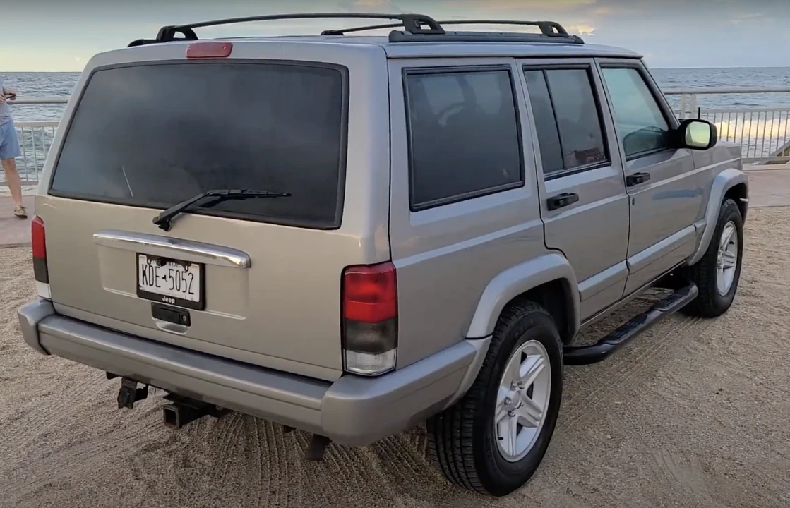 2000 Jeep XJ Cherokee - Image 9 of 31