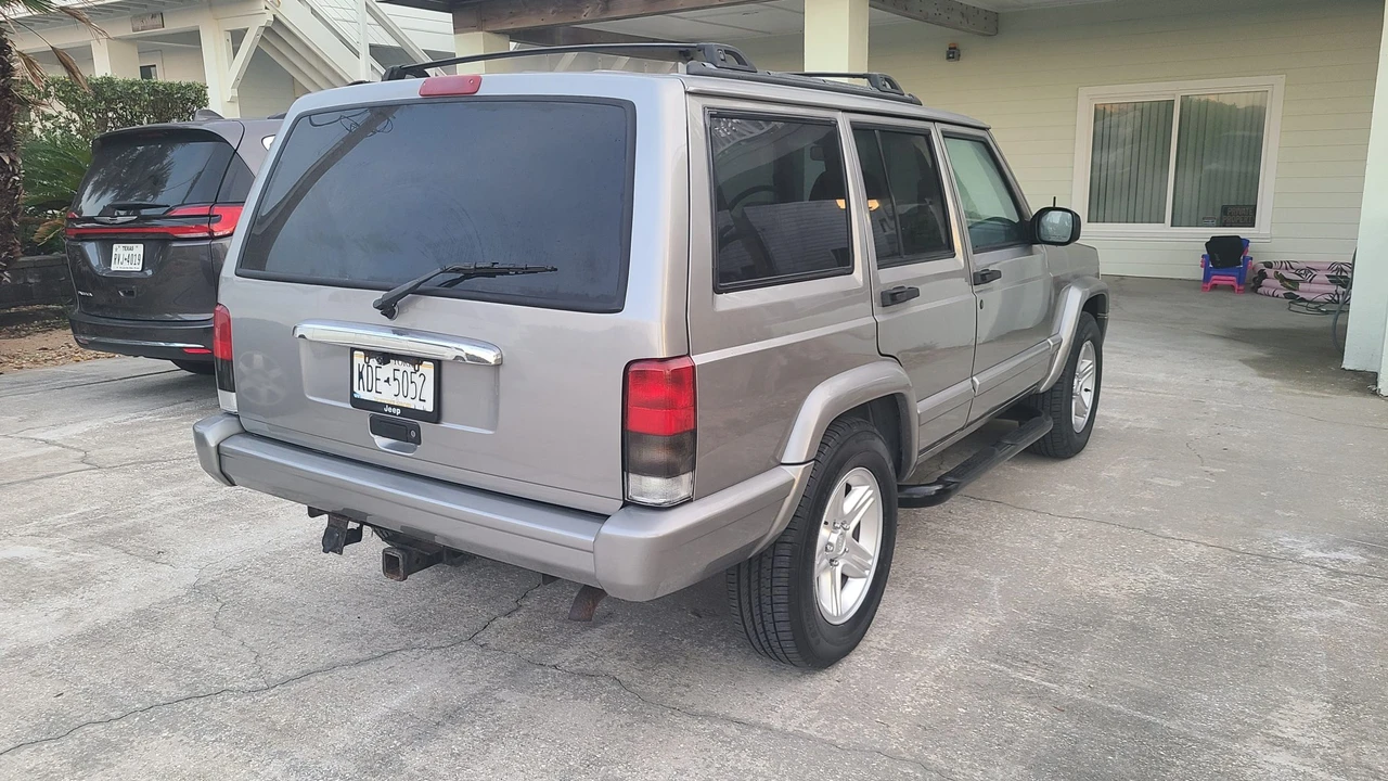 2000 Jeep XJ Cherokee - Image 19 of 31