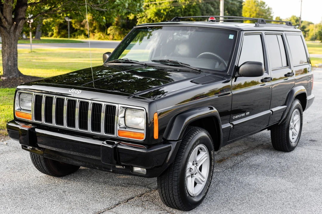 2000 Jeep XJ Cherokee - Image 2 of 31