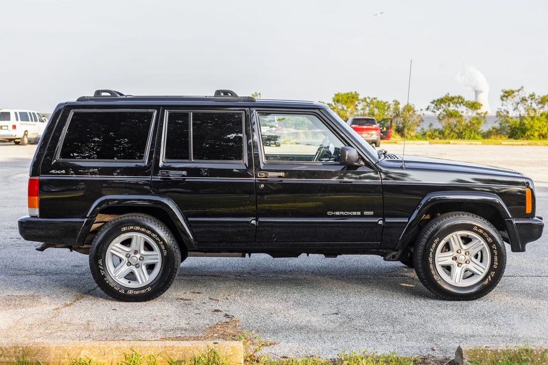 2000 Jeep XJ Cherokee - Image 5 of 31