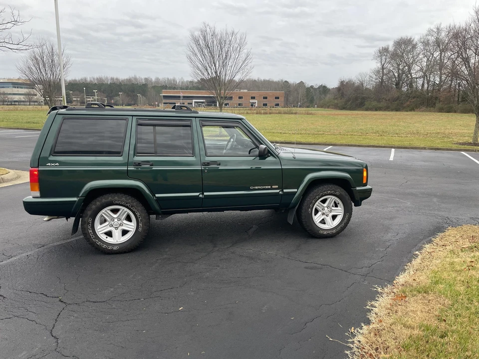 2000 Jeep XJ Cherokee - Image 28 of 31