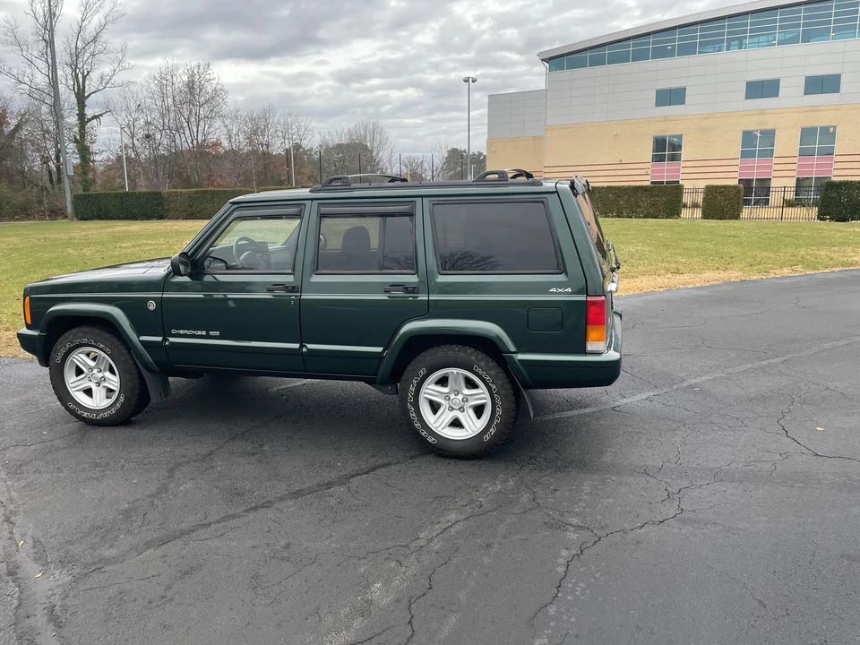 2000 Jeep XJ Cherokee - Image 13 of 31