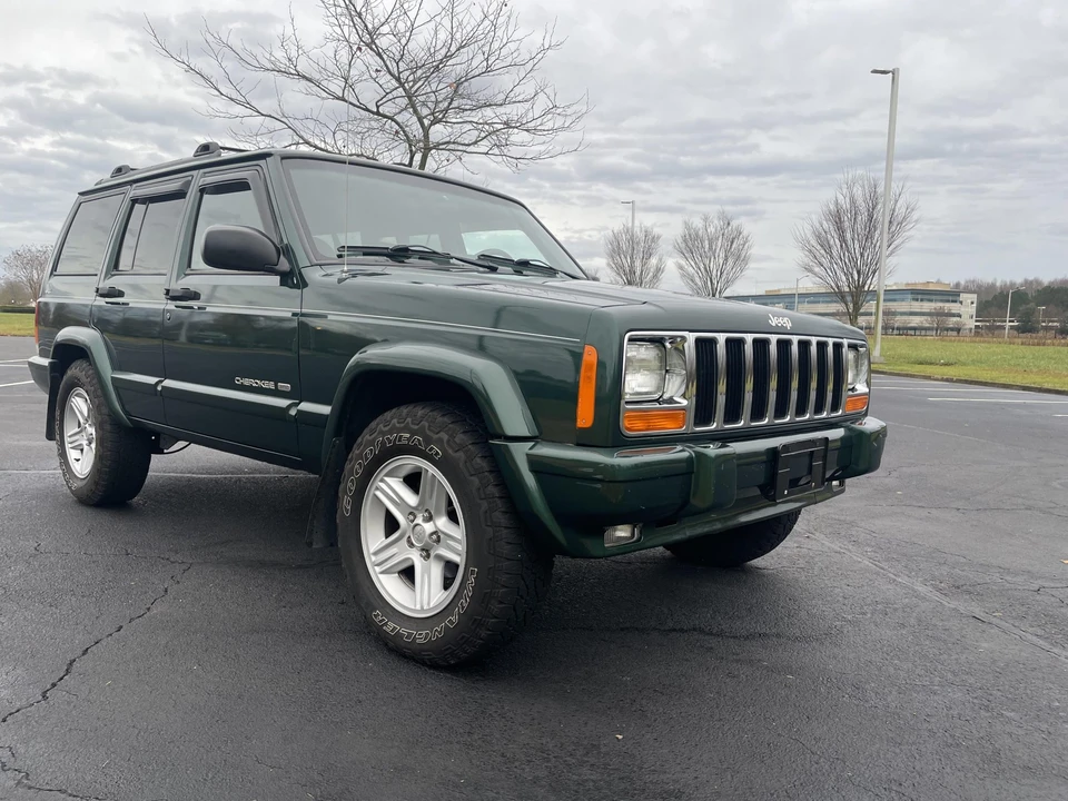 2000 Jeep XJ Cherokee - Image 2 of 31