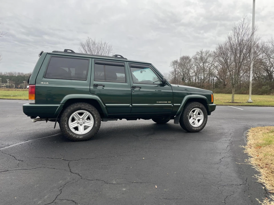 2000 Jeep XJ Cherokee - Image 27 of 31