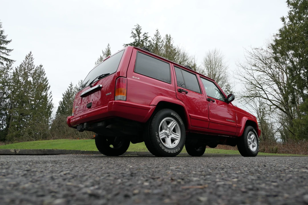 2000 Jeep XJ Cherokee - Image 13 of 31