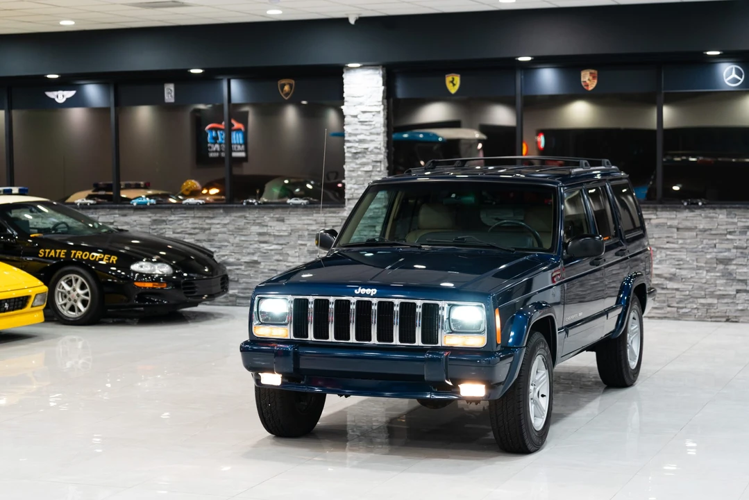 2000 Jeep XJ Cherokee - Image 2 of 31