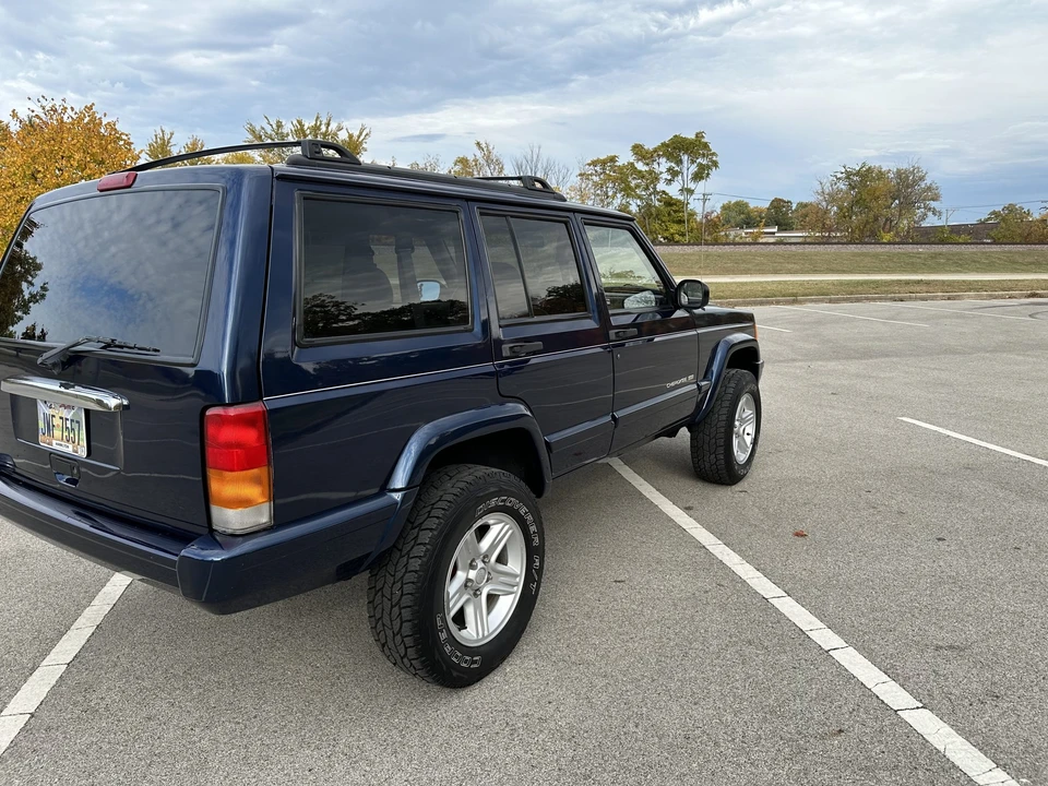 2000 Jeep XJ Cherokee - Image 9 of 31