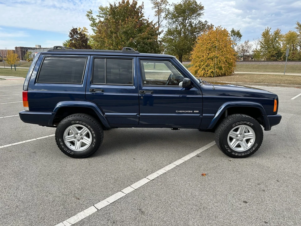 2000 Jeep XJ Cherokee - Image 10 of 31