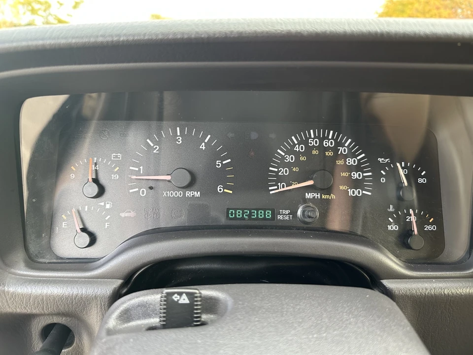 2000 Jeep XJ Cherokee - Image 22 of 31