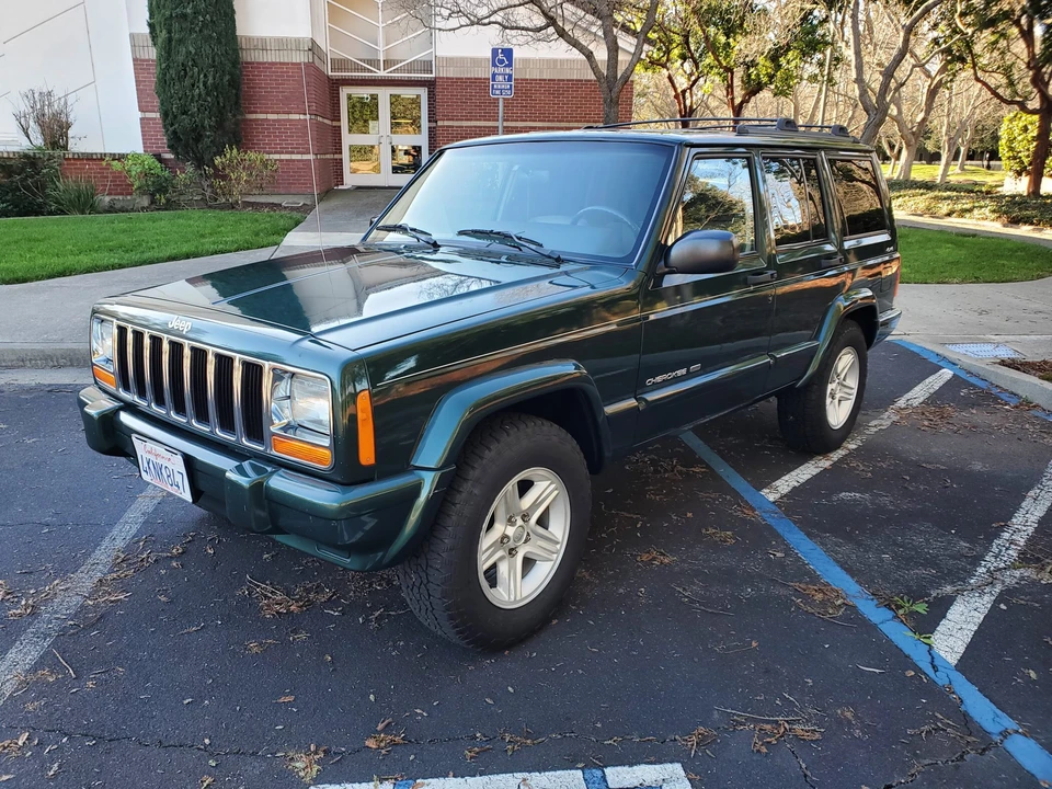 2000 Jeep XJ Cherokee - Image 2 of 31