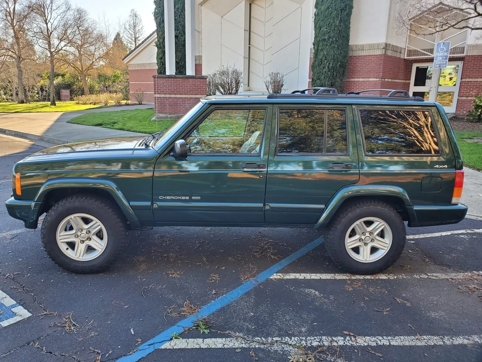 2000 Jeep XJ Cherokee - Image 3 of 31
