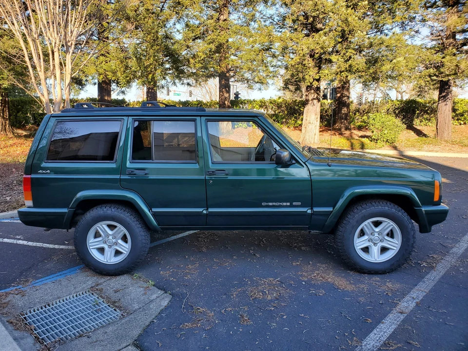2000 Jeep XJ Cherokee - Image 10 of 31