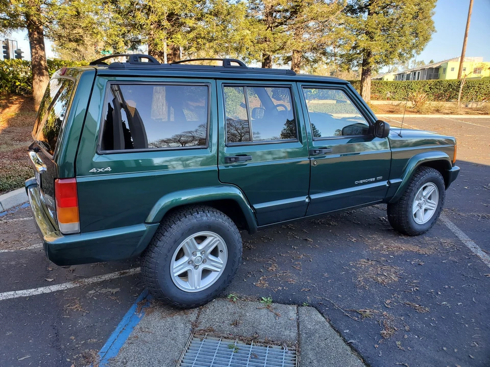 2000 Jeep XJ Cherokee - Image 9 of 31