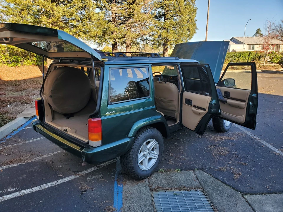 2000 Jeep XJ Cherokee - Image 16 of 31