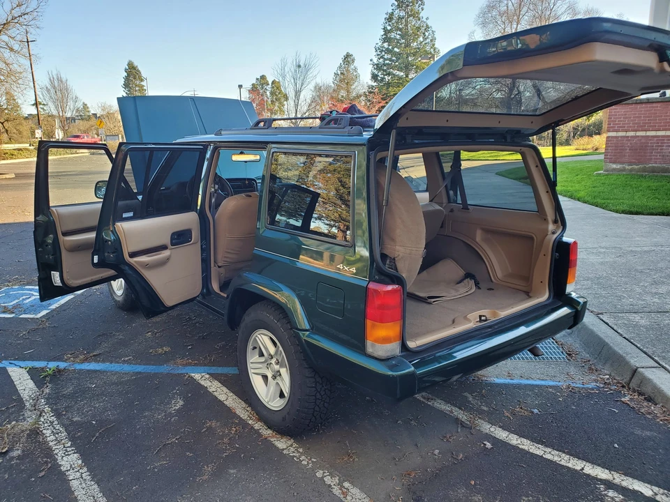 2000 Jeep XJ Cherokee - Image 17 of 31