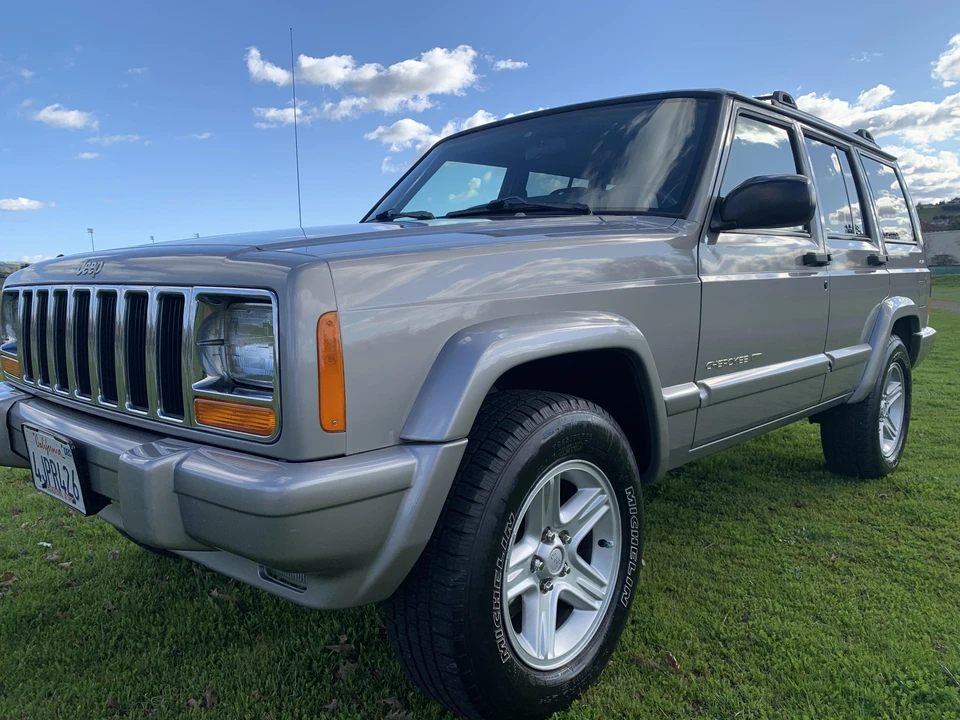 2000 Jeep XJ Cherokee - Image 18 of 31