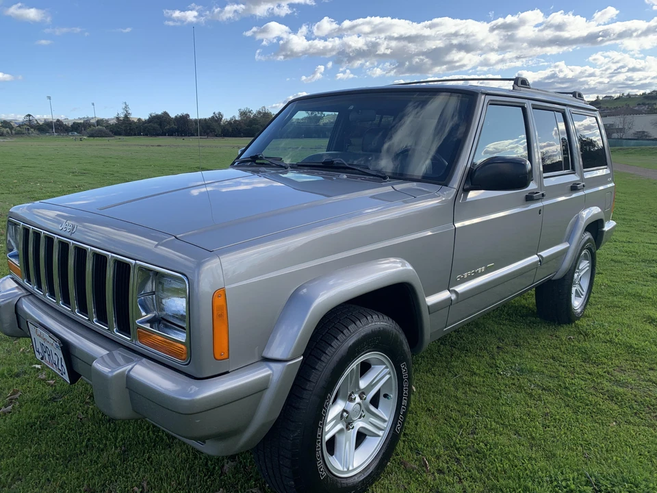 2000 Jeep XJ Cherokee - Image 16 of 31