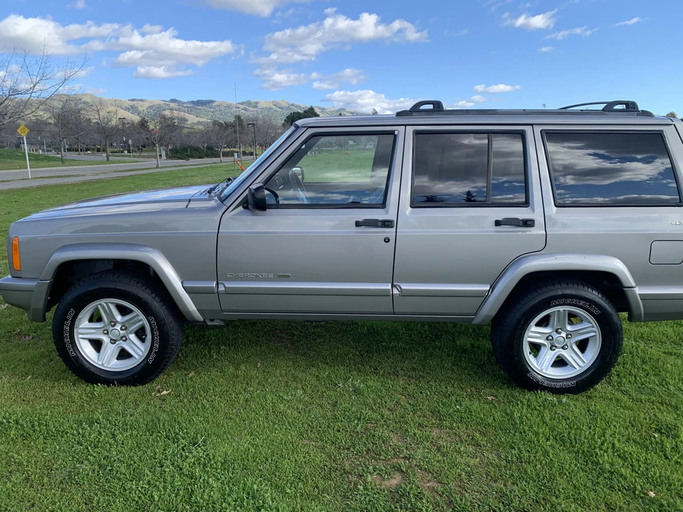 2000 Jeep XJ Cherokee - Image 27 of 31