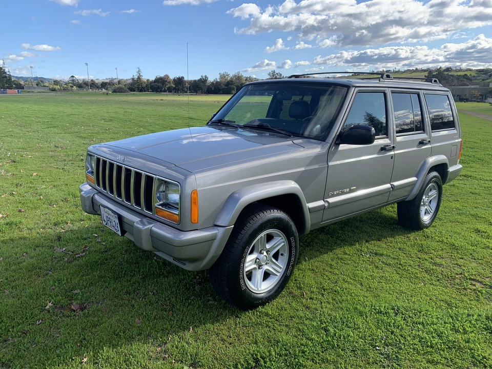 2000 Jeep XJ Cherokee - Image 17 of 31