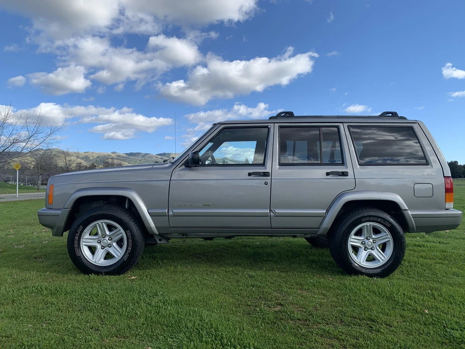 2000 Jeep XJ Cherokee - Image 26 of 31