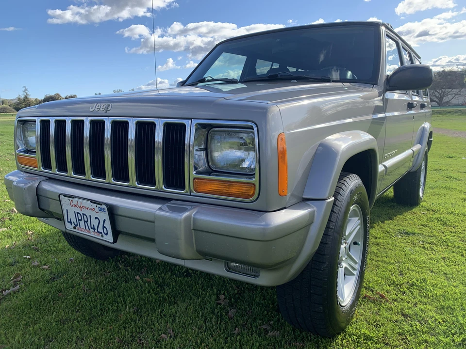 2000 Jeep XJ Cherokee - Image 13 of 31