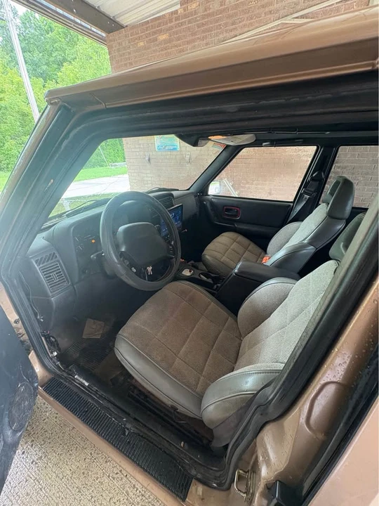 2000 Jeep XJ Cherokee - Image 2 of 9