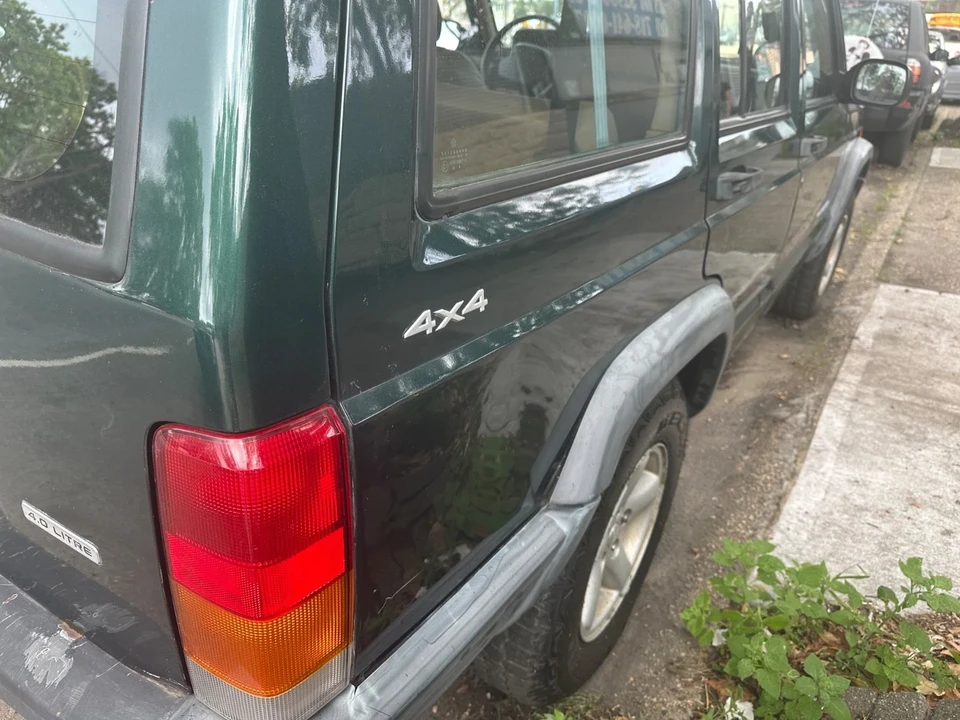 2000 Jeep XJ Cherokee - Image 9 of 19