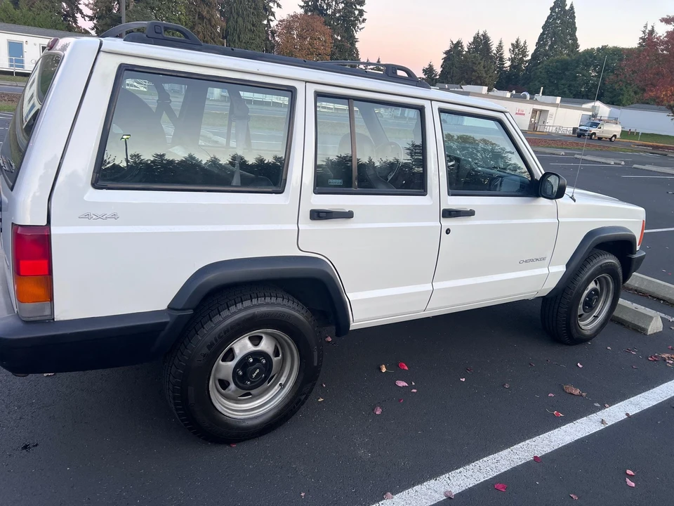 2000 Jeep XJ Cherokee - Image 18 of 31