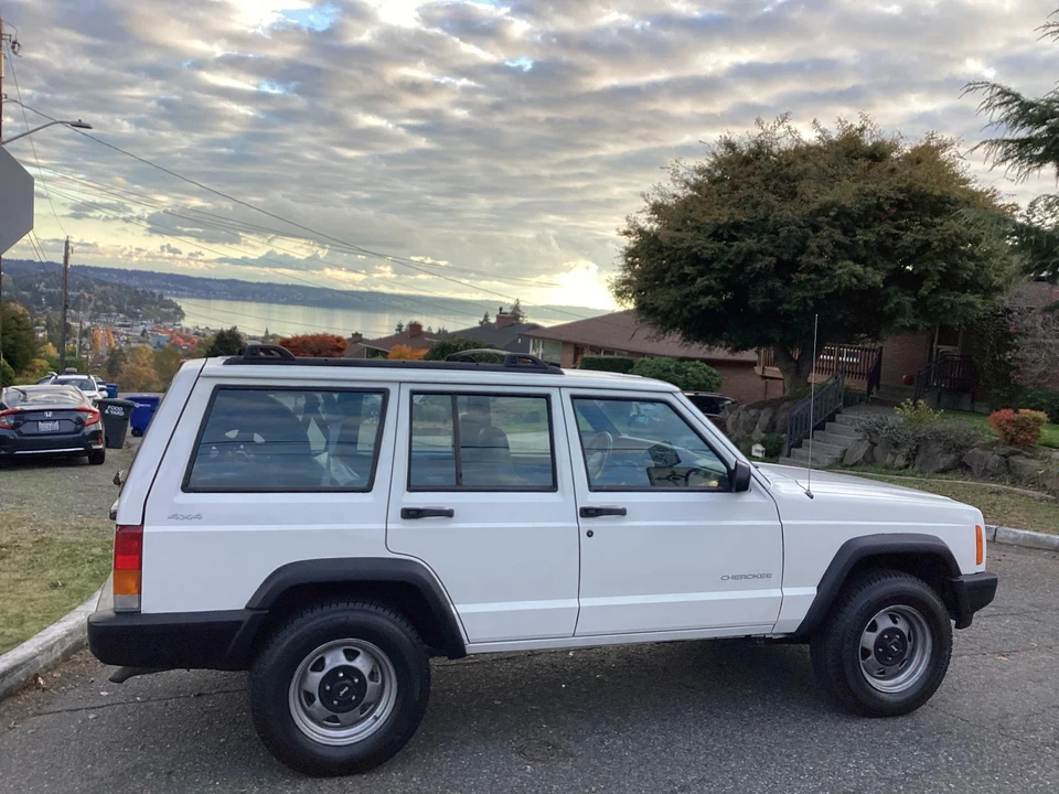 2000 Jeep XJ Cherokee - Image 17 of 31