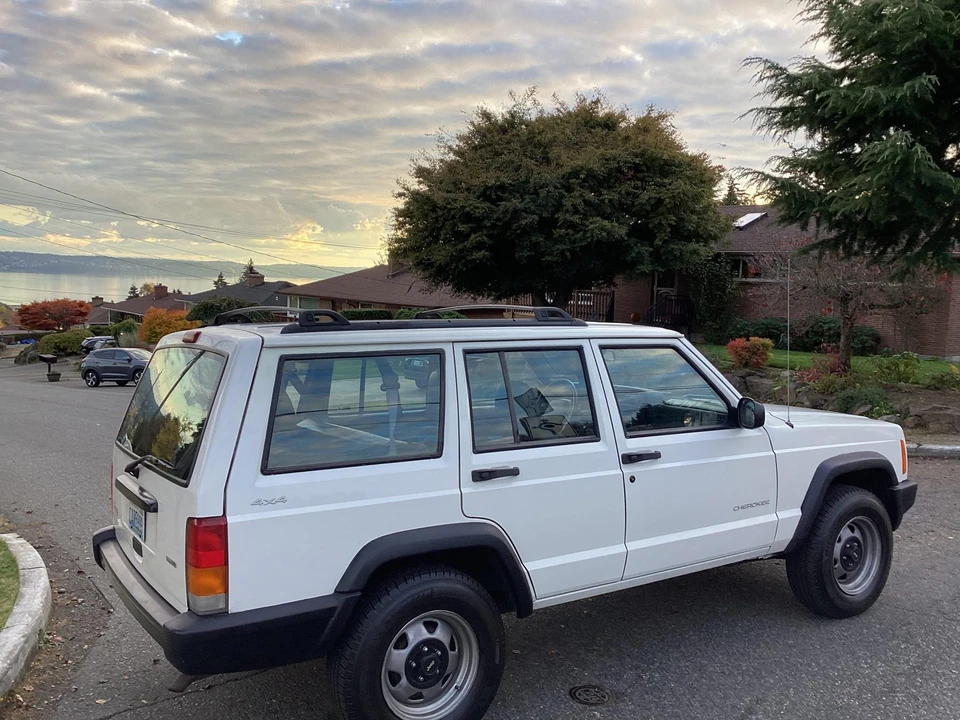 2000 Jeep XJ Cherokee - Image 19 of 31