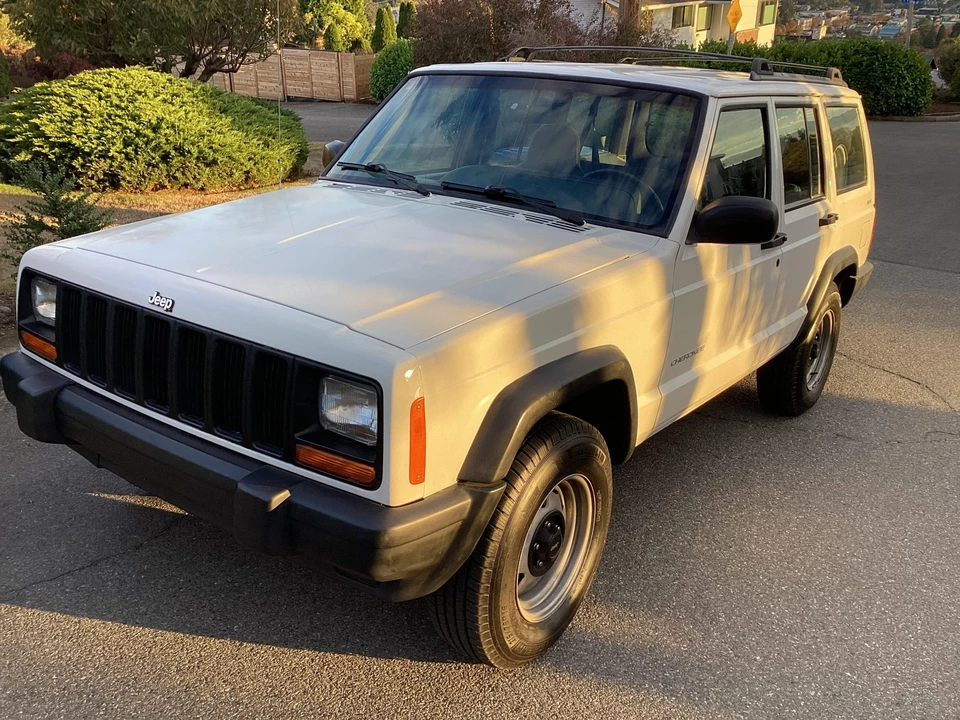 2000 Jeep XJ Cherokee - Image 2 of 31